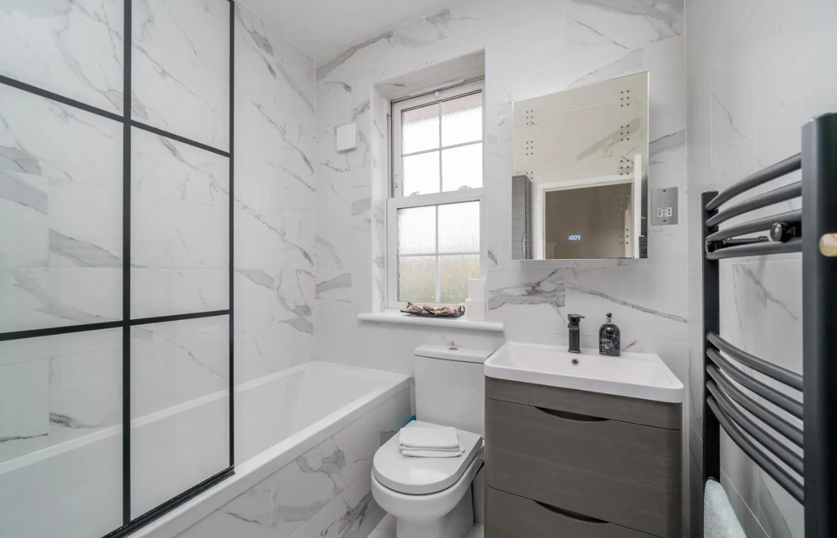 Urban Escape - Spacious 3-Bedroom Home Close To Canary Wharf لندن